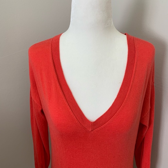 BANANA REPUBLIC | Silk Blend V Neck Sweater - Picture 4 of 9